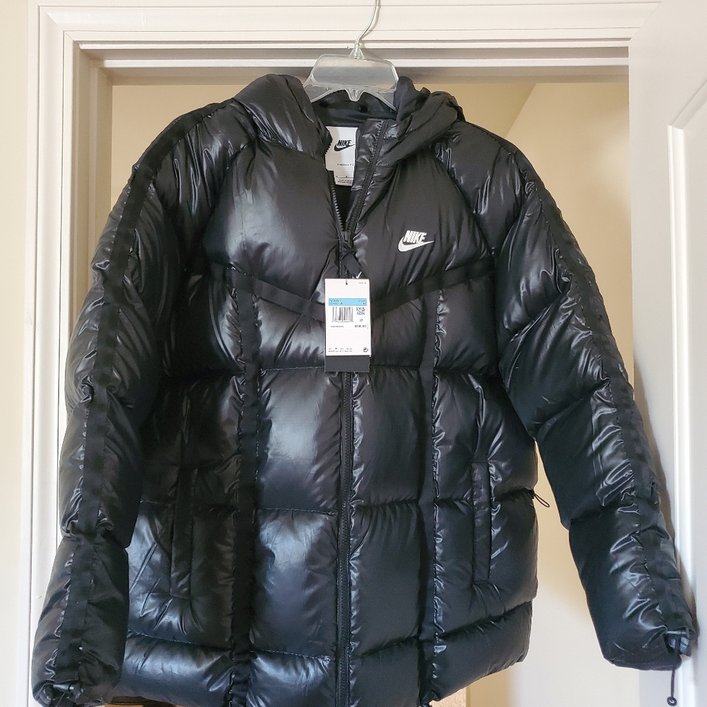 NWT NIKE SPORTSWEAR THERMA- FIT